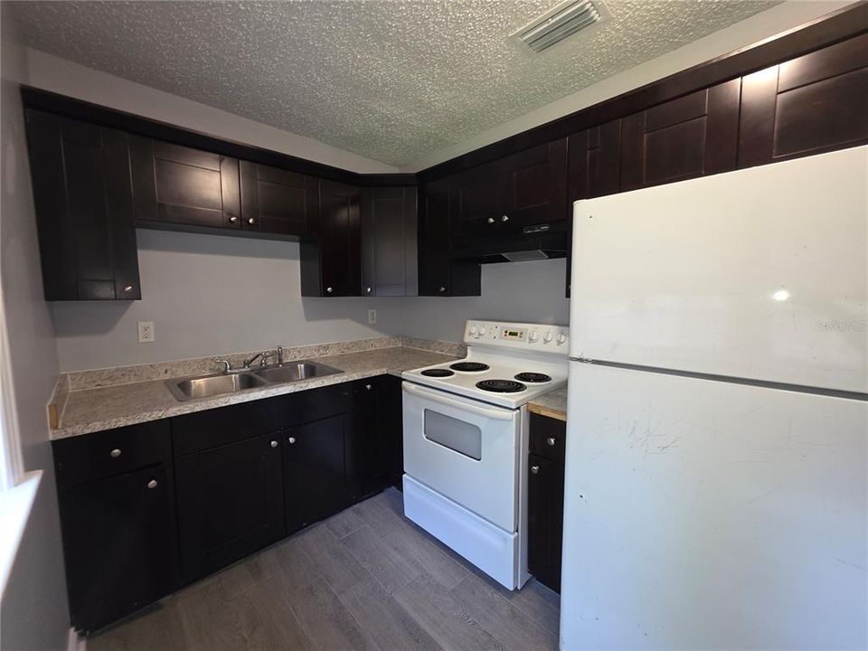 For Rent: $1,625 (4 beds, 2 baths, 1034 Square Feet)