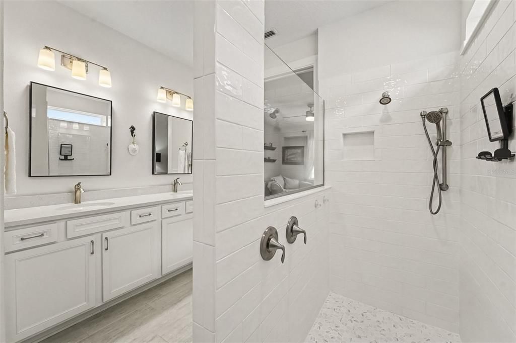 For Sale: $580,000 (2 beds, 2 baths, 1916 Square Feet)