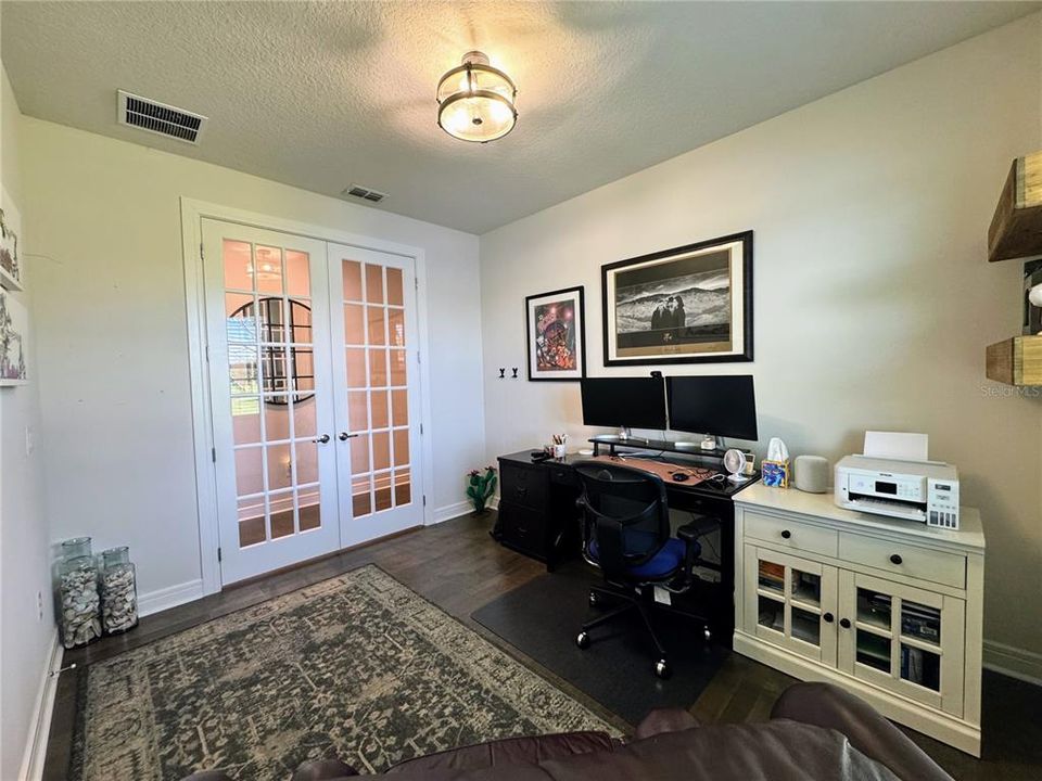 For Sale: $580,000 (2 beds, 2 baths, 1916 Square Feet)