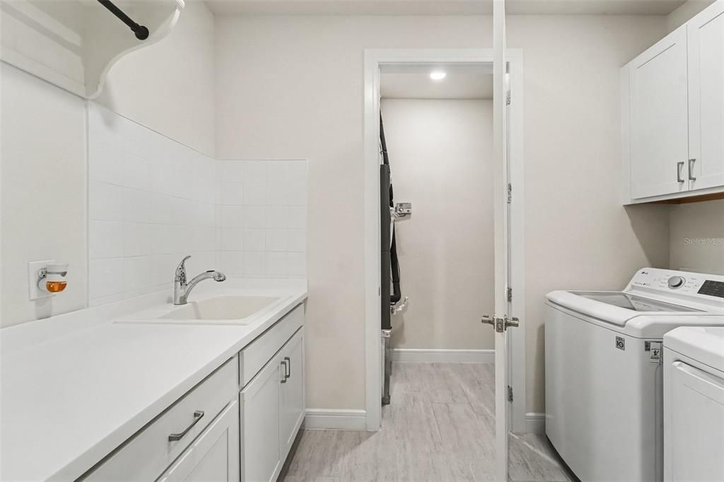 For Sale: $580,000 (2 beds, 2 baths, 1916 Square Feet)