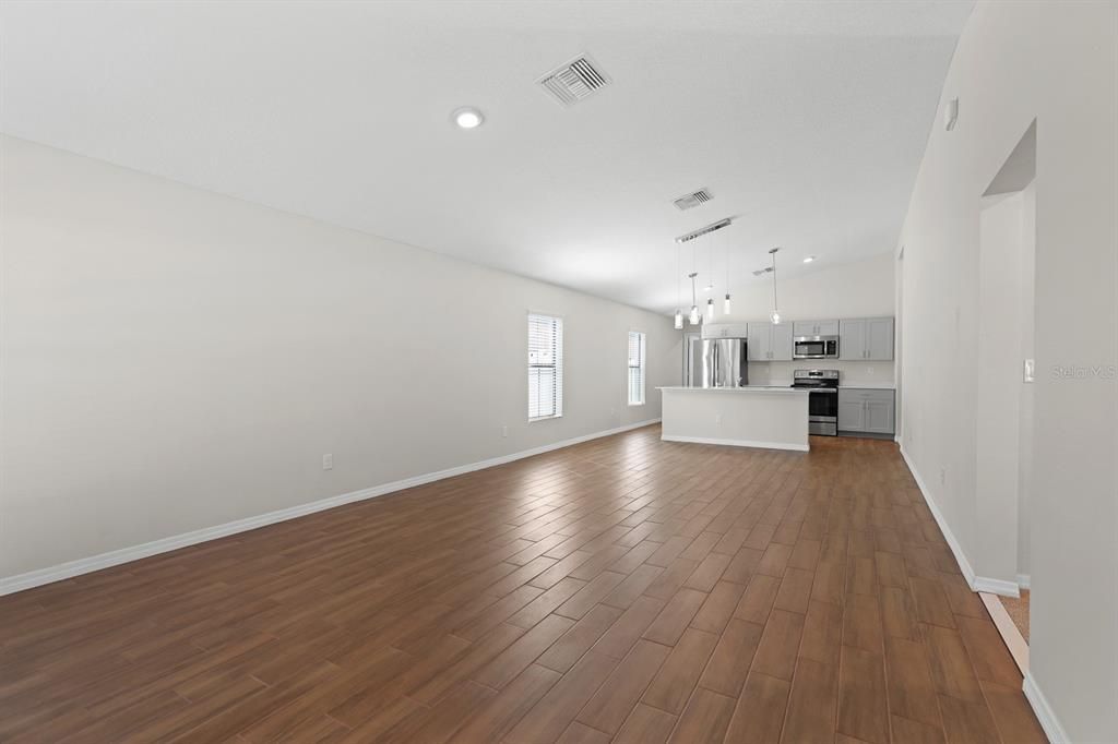 For Rent: $2,300 (3 beds, 2 baths, 1458 Square Feet)