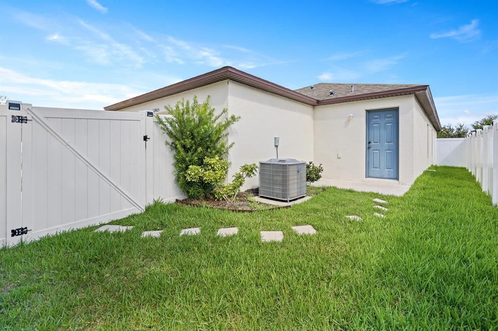For Rent: $2,300 (3 beds, 2 baths, 1458 Square Feet)