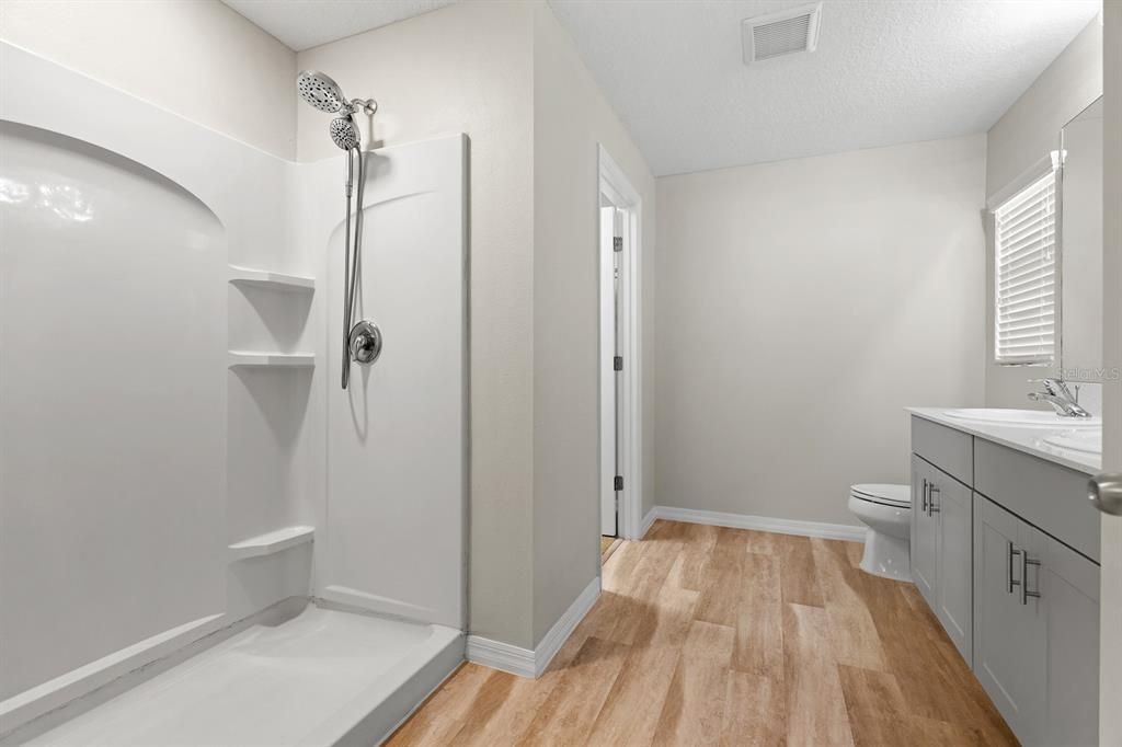 For Rent: $2,300 (3 beds, 2 baths, 1458 Square Feet)
