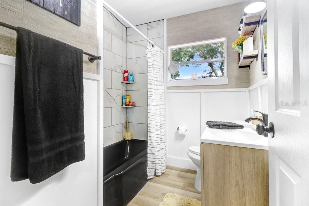 На продажу: $239,999 (3 спален, 1 ванн, 912 Квадратных фут)
