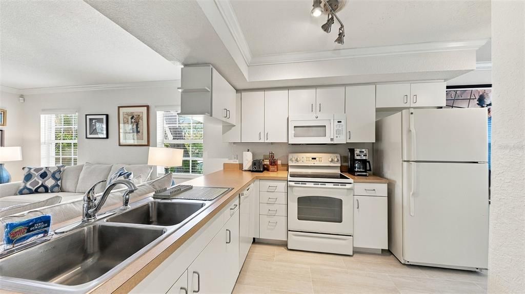 В аренду: $4,700 (4 спален, 2 ванн, 1622 Квадратных фут)