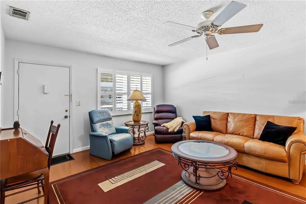 En Venta: $114,900 (2 camas, 2 baños, 1010 Pies cuadrados)