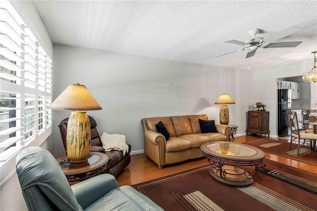 En Venta: $114,900 (2 camas, 2 baños, 1010 Pies cuadrados)