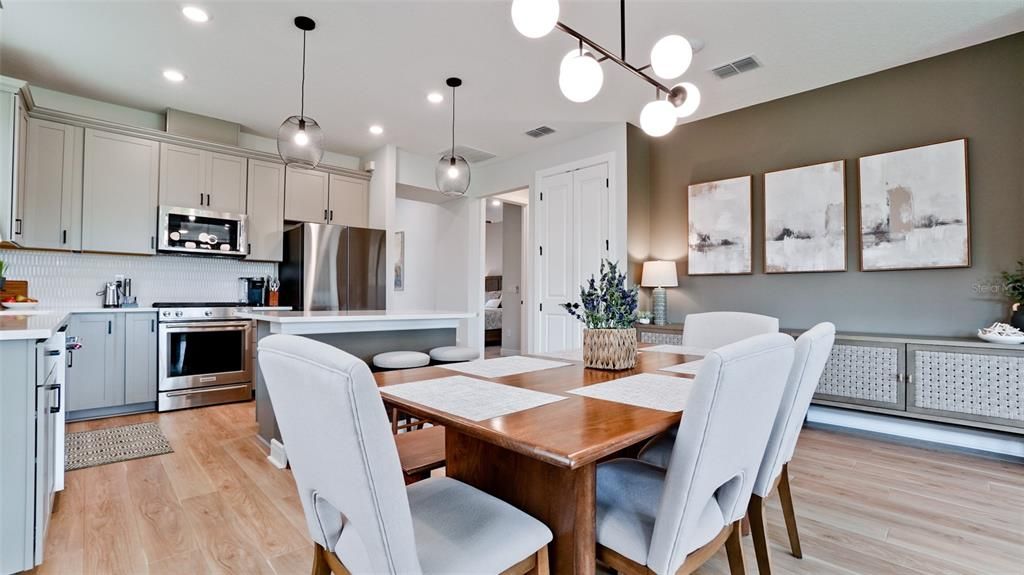 For Sale: $420,000 (2 beds, 2 baths, 1563 Square Feet)