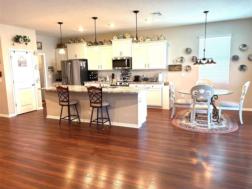 For Sale: $368,900 (3 beds, 2 baths, 1844 Square Feet)