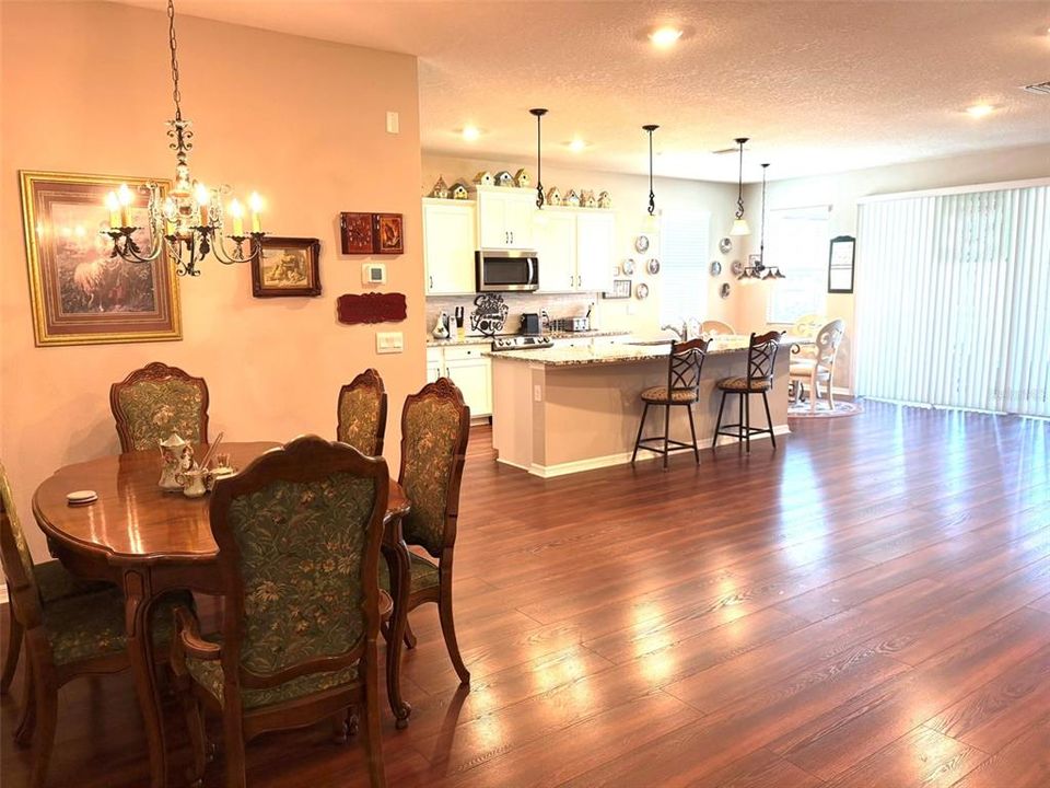 For Sale: $368,900 (3 beds, 2 baths, 1844 Square Feet)
