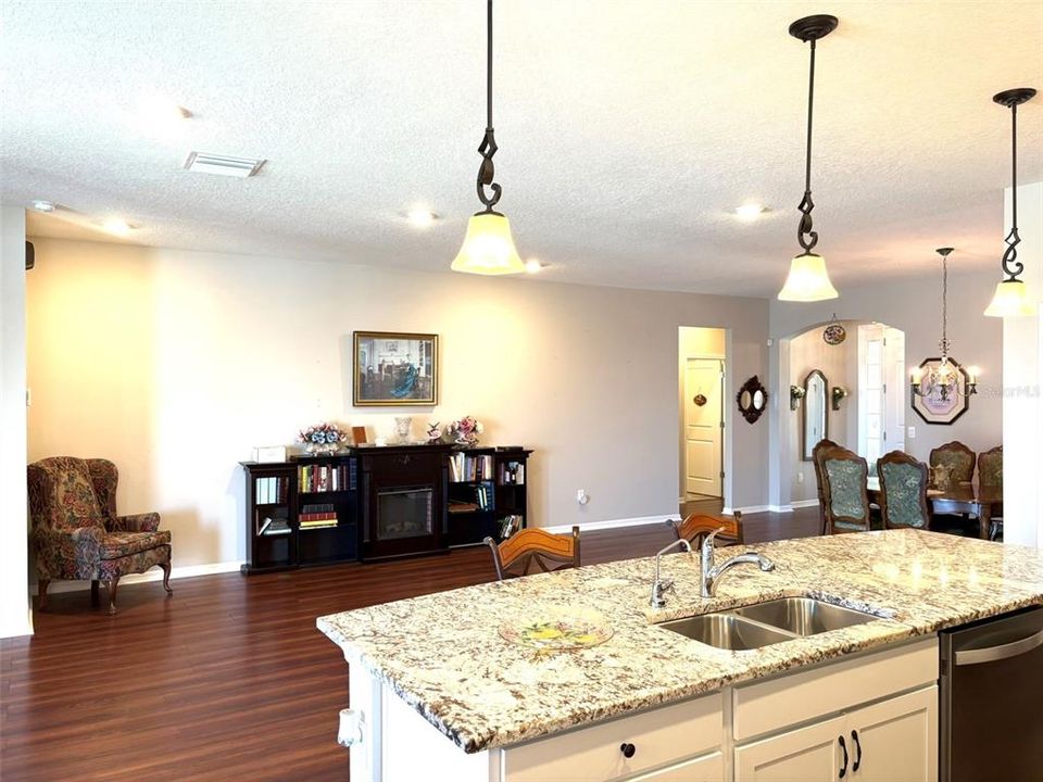 For Sale: $368,900 (3 beds, 2 baths, 1844 Square Feet)