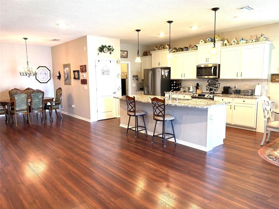 For Sale: $368,900 (3 beds, 2 baths, 1844 Square Feet)