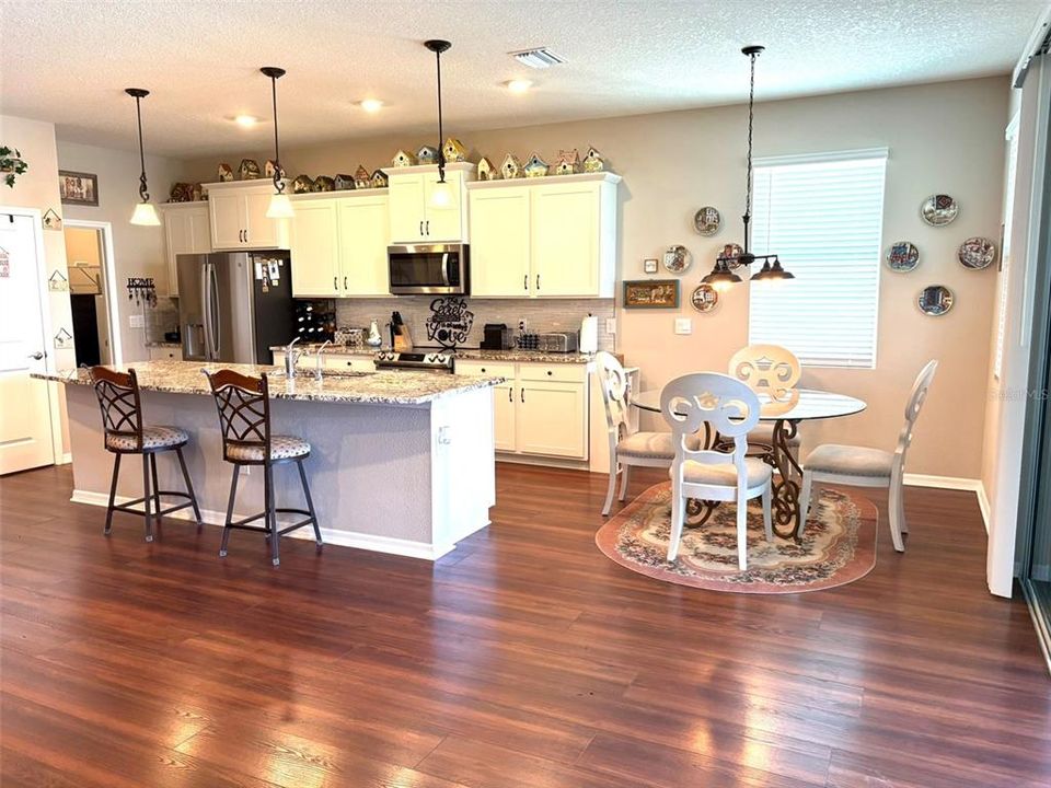 For Sale: $368,900 (3 beds, 2 baths, 1844 Square Feet)