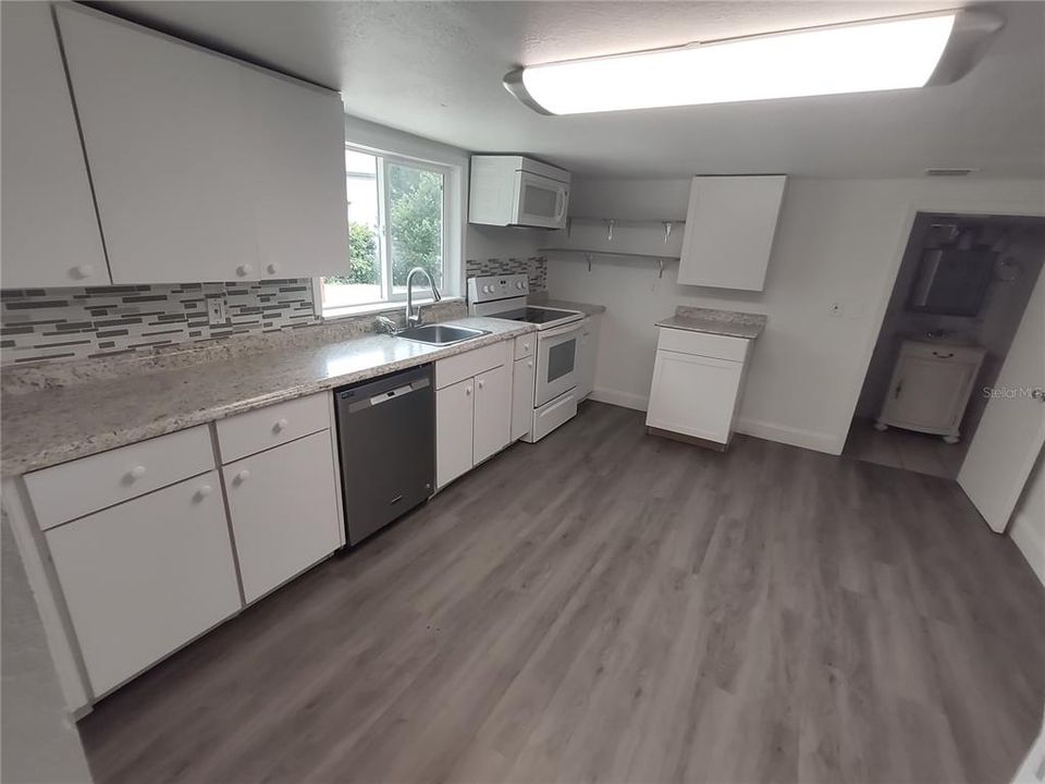 En Venta: $229,000 (4 camas, 2 baños, 1350 Pies cuadrados)