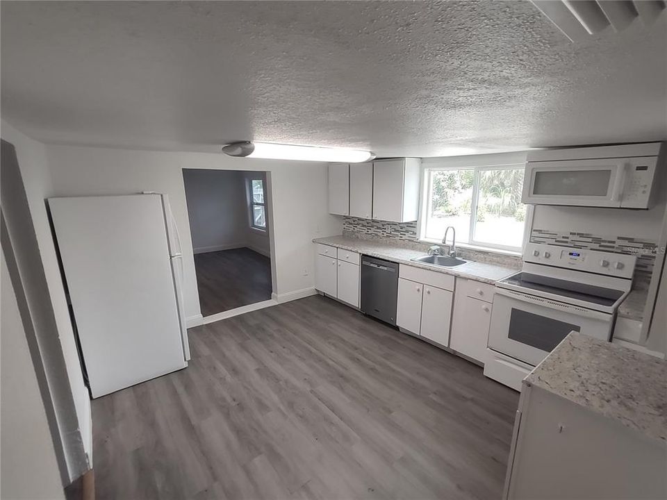 En Venta: $229,000 (4 camas, 2 baños, 1350 Pies cuadrados)
