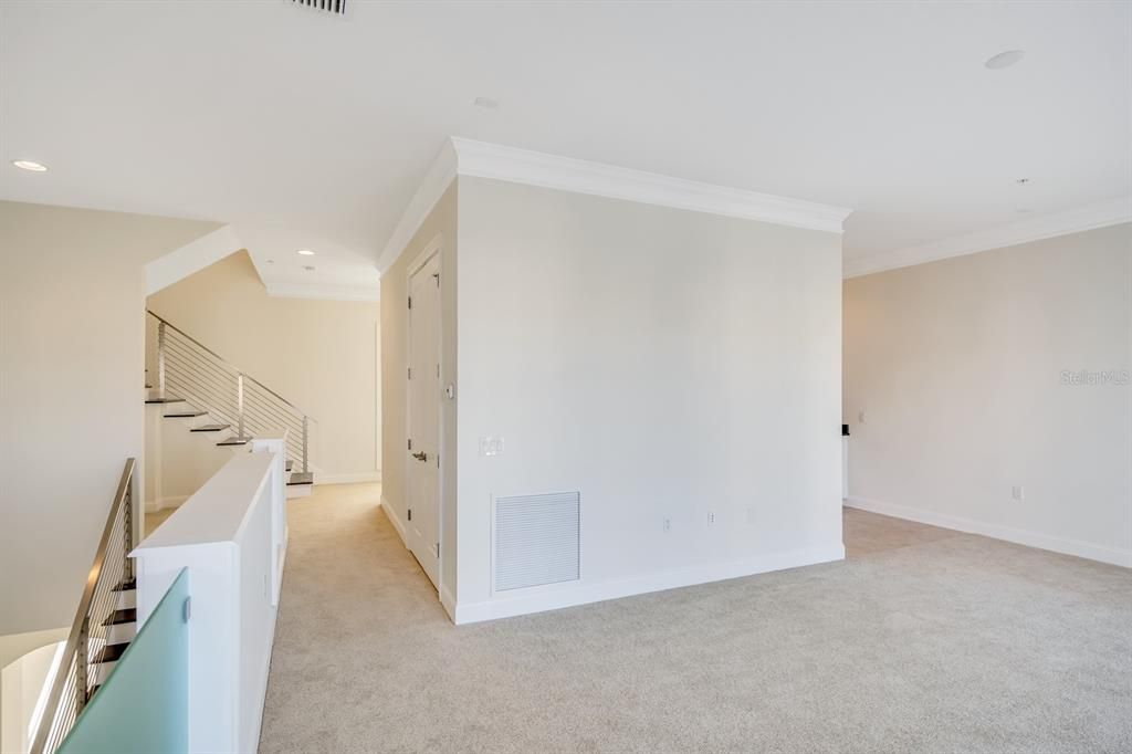 For Rent: $7,995 (3 beds, 3 baths, 4000 Square Feet)