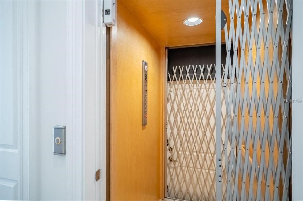 For Rent: $7,995 (3 beds, 3 baths, 4000 Square Feet)