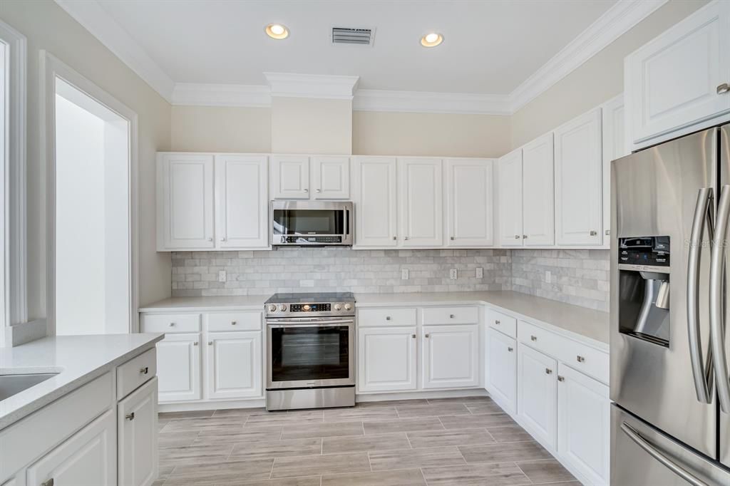For Rent: $7,995 (3 beds, 3 baths, 4000 Square Feet)