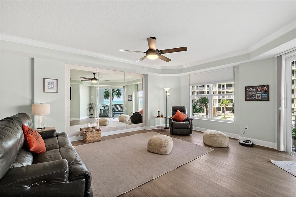 Active With Contract: $569,900 (3 beds, 3 baths, 1980 Square Feet)