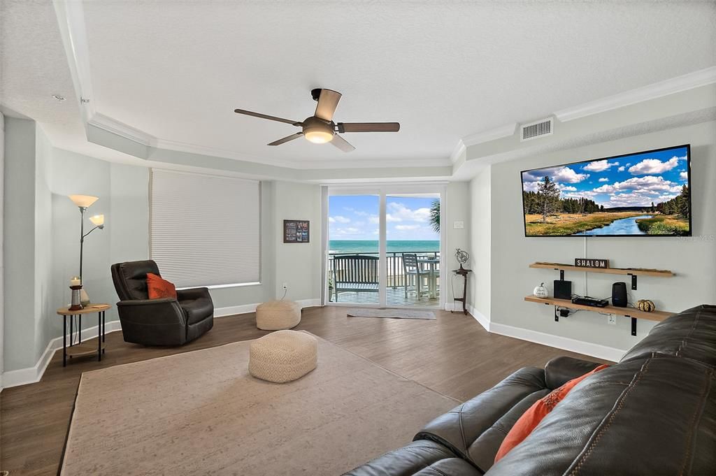 Active With Contract: $569,900 (3 beds, 3 baths, 1980 Square Feet)