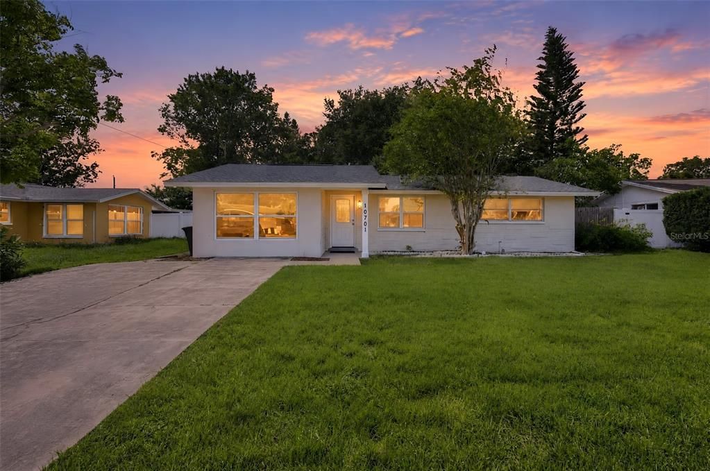 For Sale: $249,900 (3 beds, 2 baths, 1303 Square Feet)