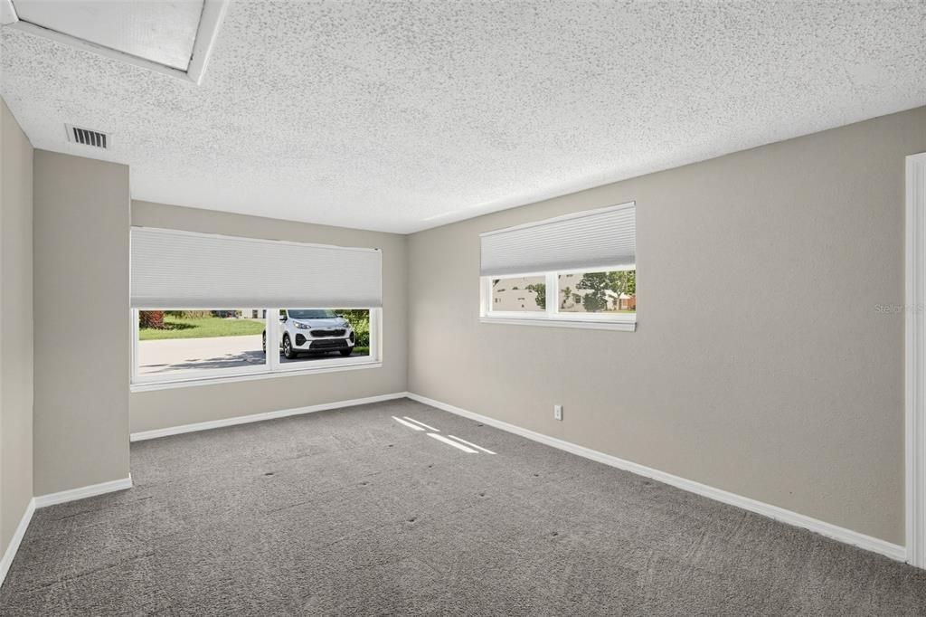 For Sale: $249,900 (3 beds, 2 baths, 1303 Square Feet)