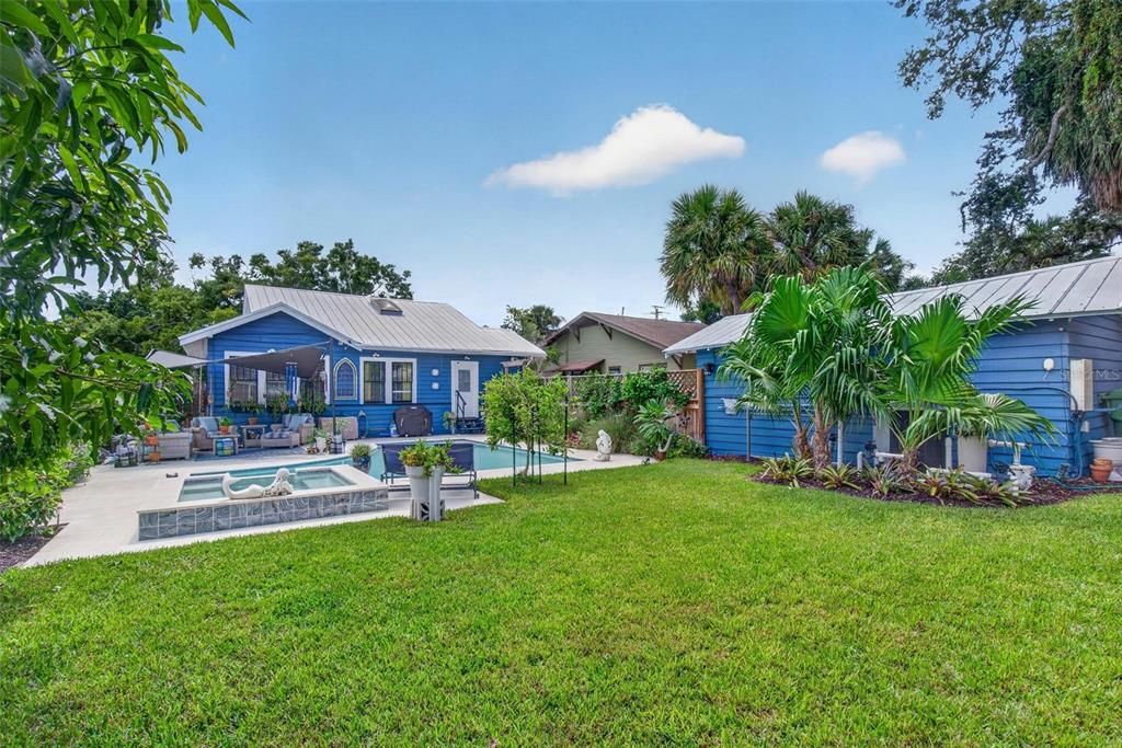 For Sale: $649,000 (3 beds, 3 baths, 1562 Square Feet)