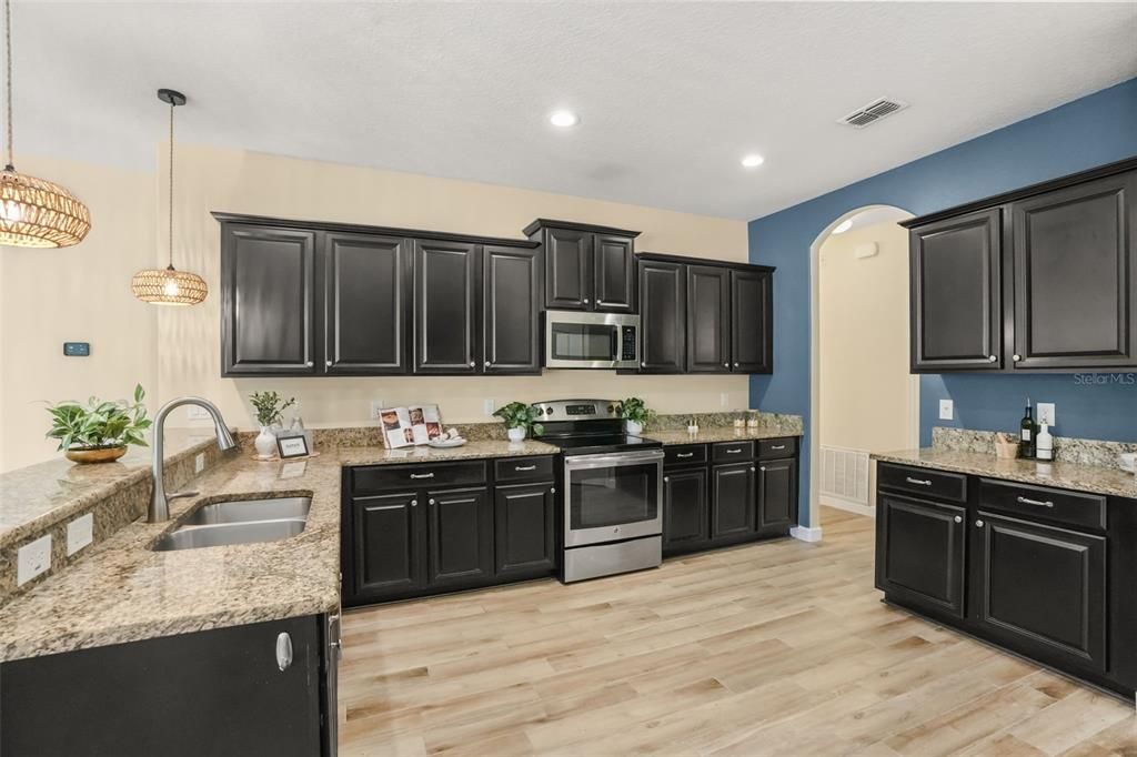 En Venta: $649,990 (5 camas, 3 baños, 2940 Pies cuadrados)