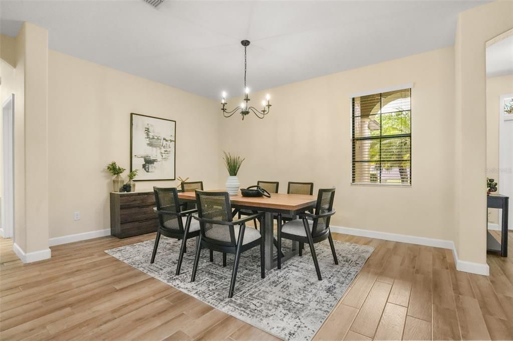 En Venta: $649,990 (5 camas, 3 baños, 2940 Pies cuadrados)