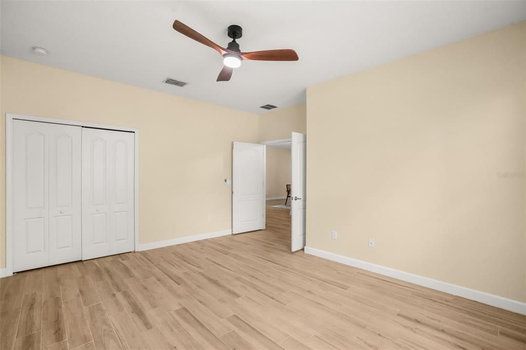 En Venta: $649,990 (5 camas, 3 baños, 2940 Pies cuadrados)