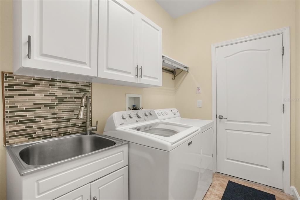 En Venta: $649,990 (5 camas, 3 baños, 2940 Pies cuadrados)