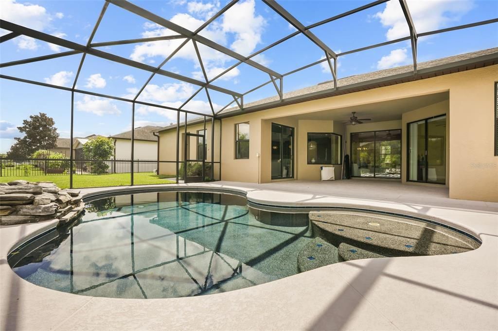 En Venta: $649,990 (5 camas, 3 baños, 2940 Pies cuadrados)