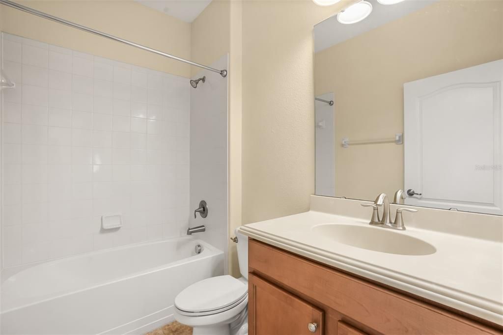 En Venta: $649,990 (5 camas, 3 baños, 2940 Pies cuadrados)