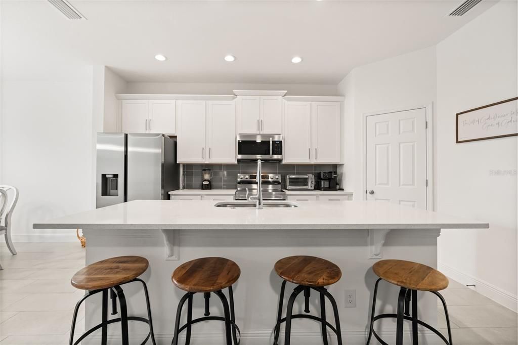 For Rent: $2,800 (4 beds, 2 baths, 1850 Square Feet)
