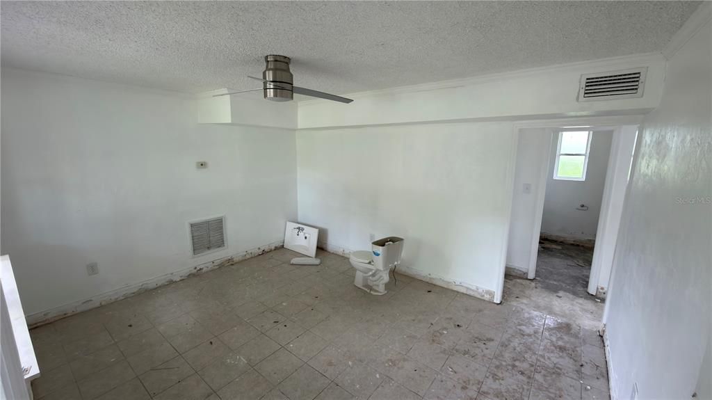 En Venta: $129,900 (3 camas, 1 baños, 1000 Pies cuadrados)