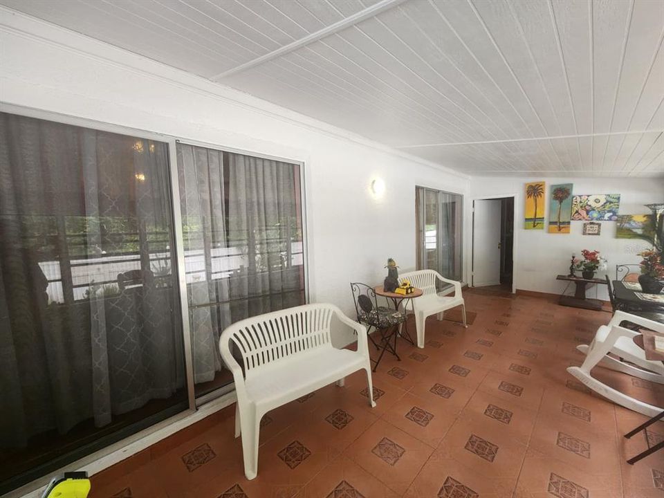 For Sale: $370,000 (4 beds, 2 baths, 2127 Square Feet)