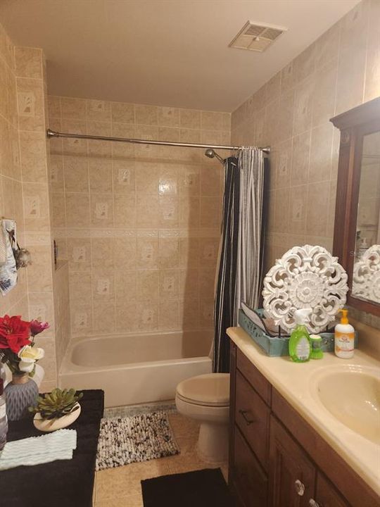 For Sale: $370,000 (4 beds, 2 baths, 2127 Square Feet)