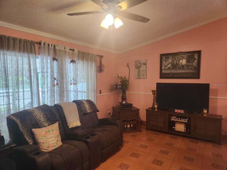 For Sale: $370,000 (4 beds, 2 baths, 2127 Square Feet)