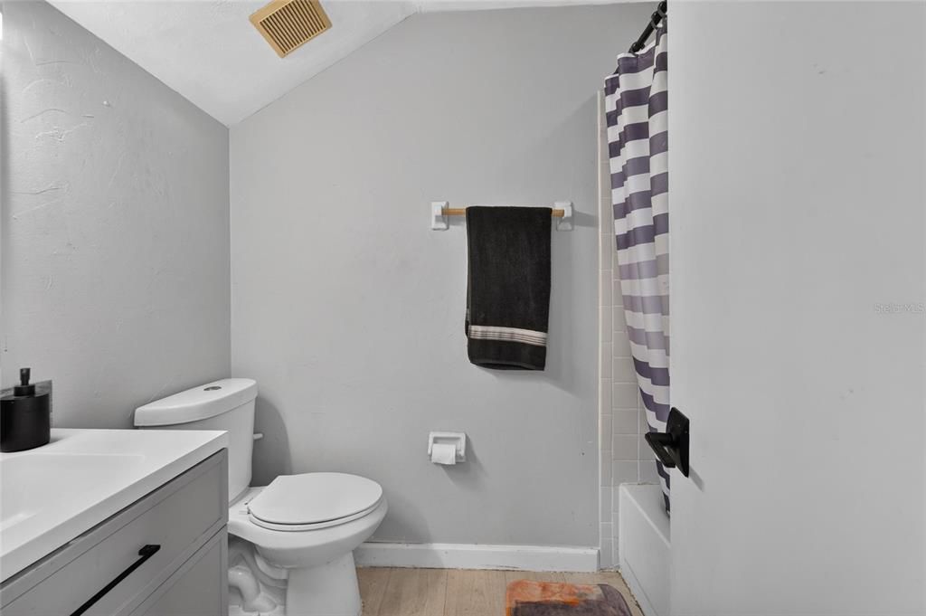 На продажу: $229,900 (2 спален, 2 ванн, 1159 Квадратных фут)