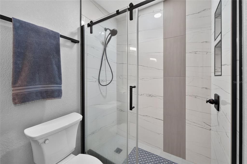 На продажу: $229,900 (2 спален, 2 ванн, 1159 Квадратных фут)