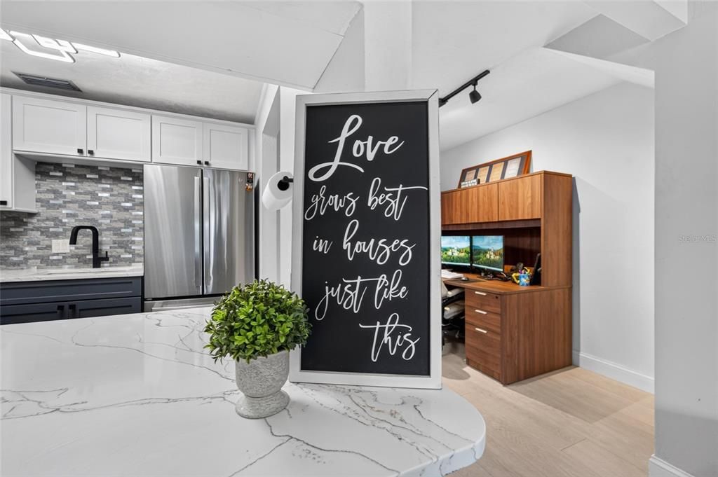 На продажу: $229,900 (2 спален, 2 ванн, 1159 Квадратных фут)