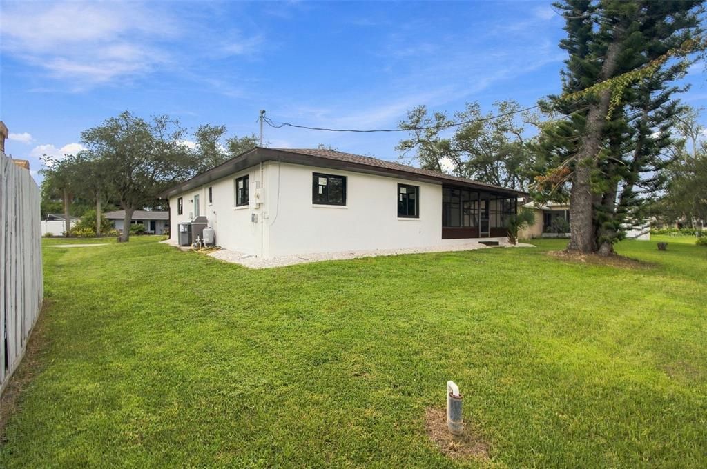 На продажу: $325,000 (2 спален, 2 ванн, 1272 Квадратных фут)