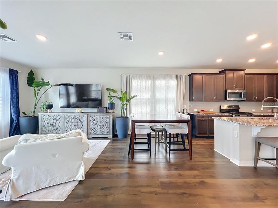 Activo con contrato: $638,000 (3 camas, 2 baños, 1650 Pies cuadrados)