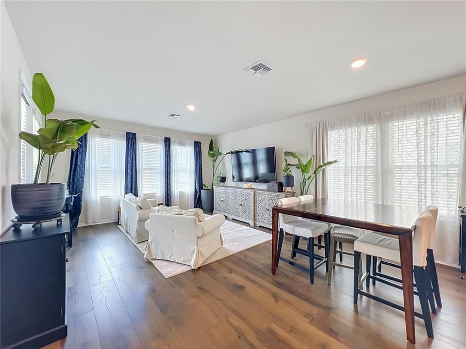 Activo con contrato: $638,000 (3 camas, 2 baños, 1650 Pies cuadrados)