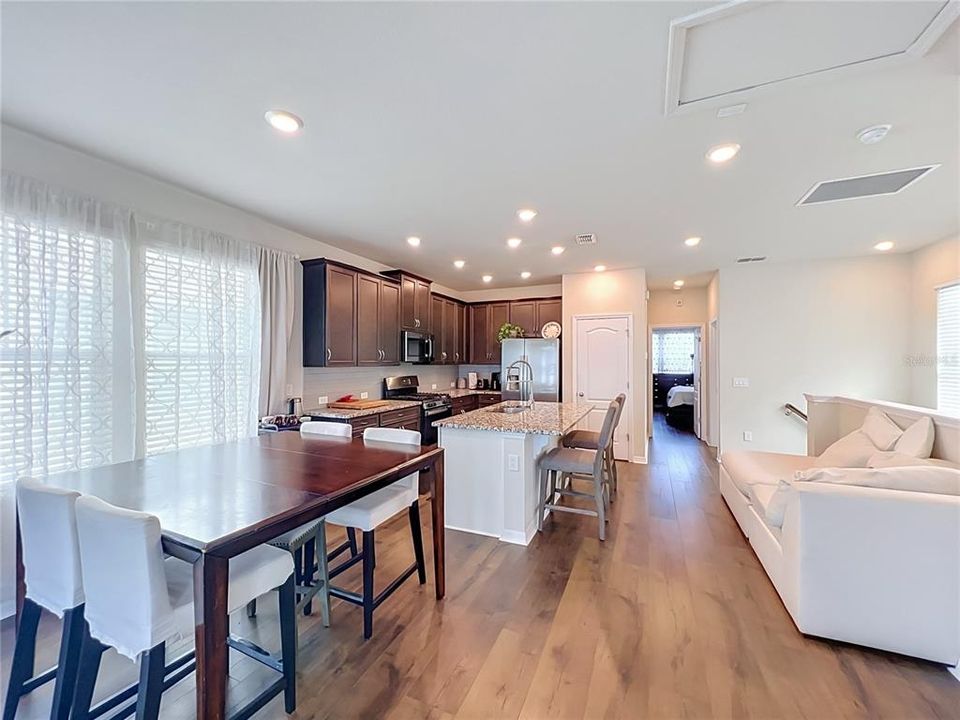 Activo con contrato: $638,000 (3 camas, 2 baños, 1650 Pies cuadrados)