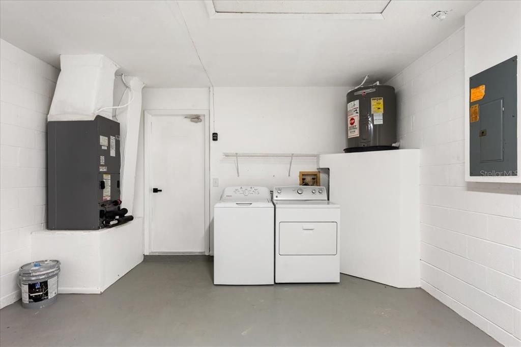 For Sale: $364,900 (3 beds, 2 baths, 1341 Square Feet)