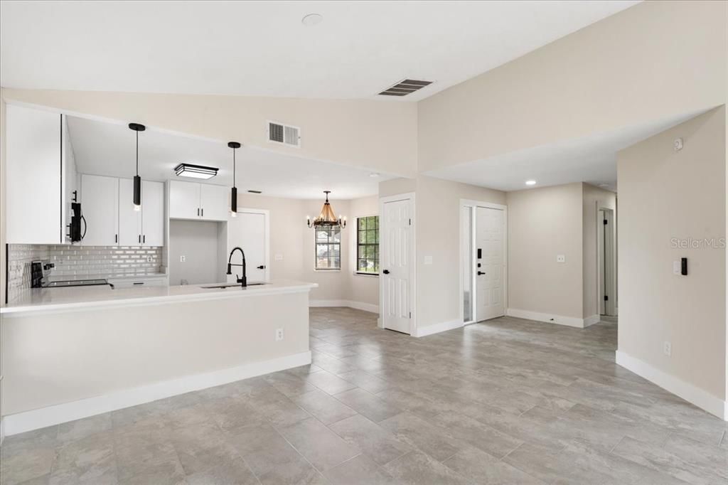 For Sale: $364,900 (3 beds, 2 baths, 1341 Square Feet)