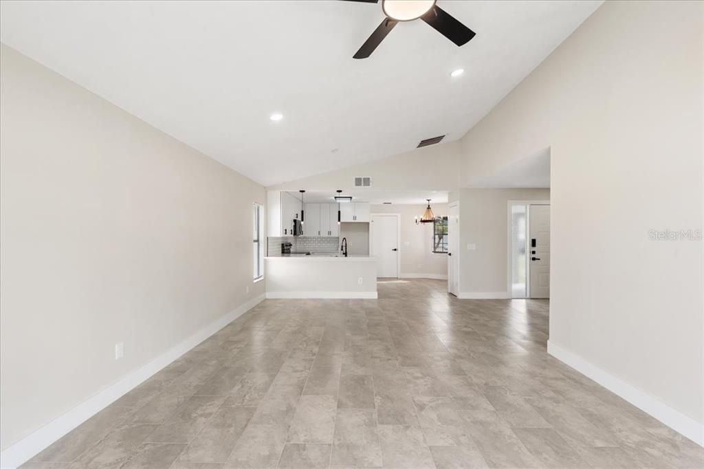 For Sale: $364,900 (3 beds, 2 baths, 1341 Square Feet)