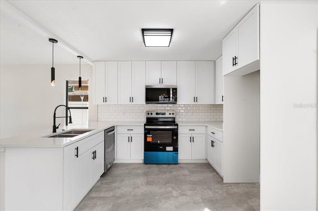 For Sale: $364,900 (3 beds, 2 baths, 1341 Square Feet)