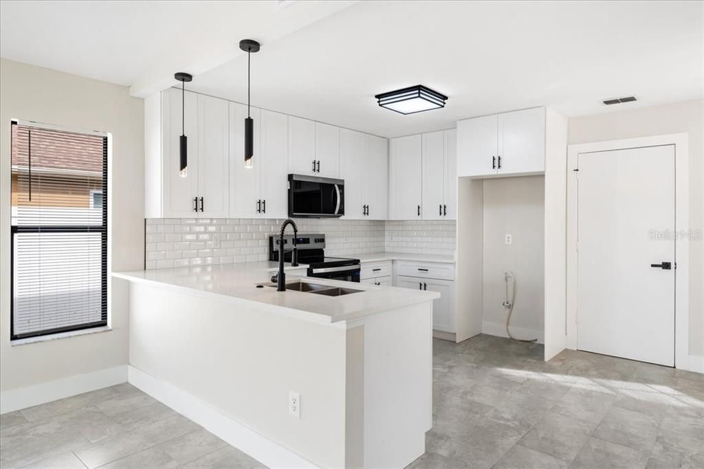For Sale: $364,900 (3 beds, 2 baths, 1341 Square Feet)